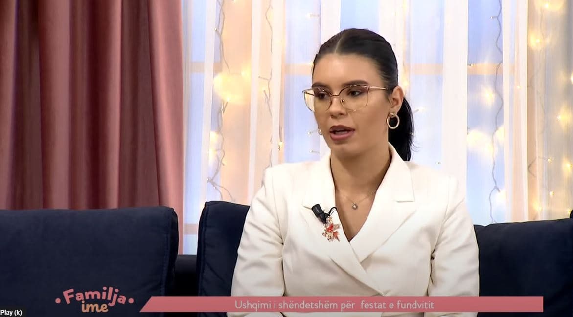 Nutricionistja Demolli: T'i eliminojmë ëmbëlsirat në darkat festive