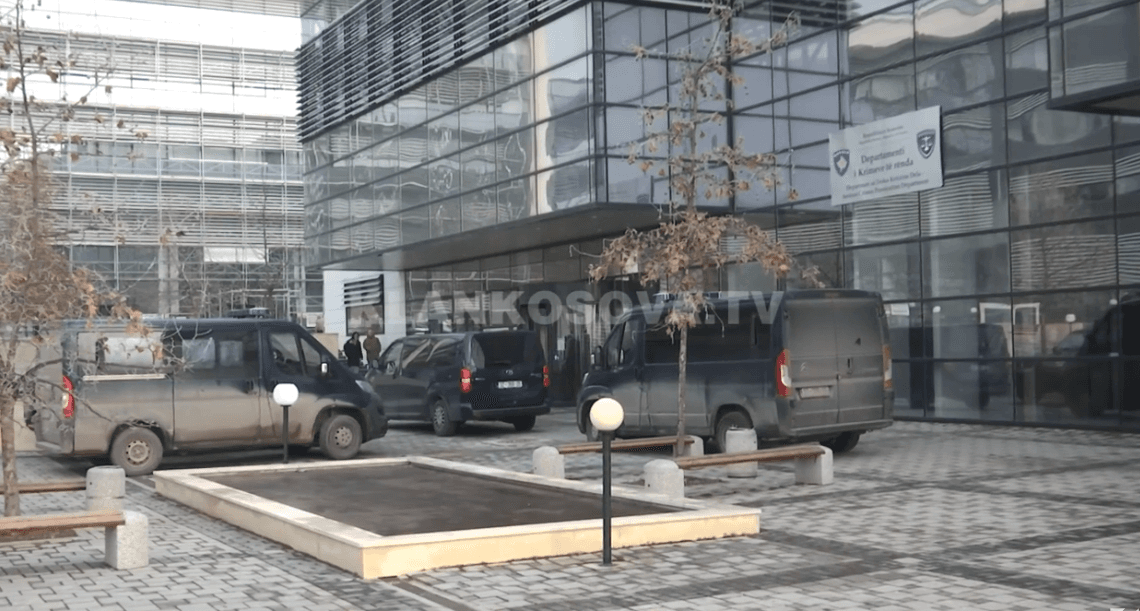 Shiti pronën me vlerë mbi njëmilionëshe në Çagllavicë, arrestohet 50-vjeçari (VIDEO)
