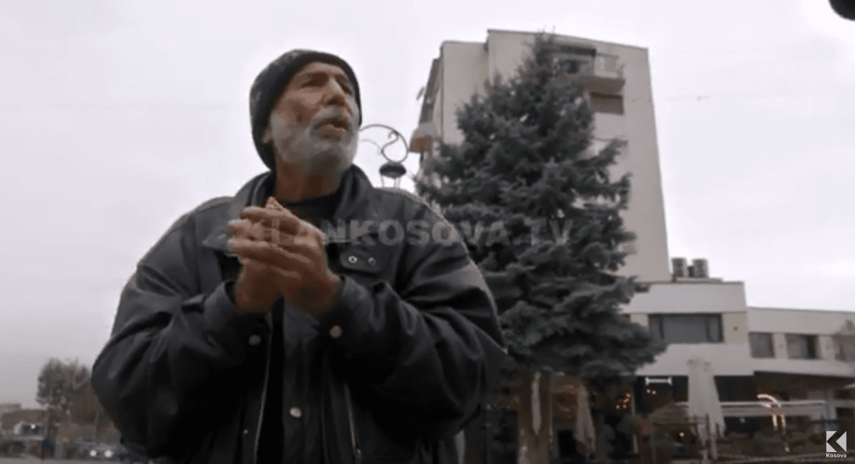 Patrioti nga Zhuri, ish i burgosur politik, kërkon lëmoshë Prizrenit (VIDEO)