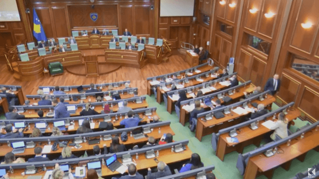 Ligji për Zyrtarët Publikë mund të përfundojë në Kushtetuese (VIDEO)