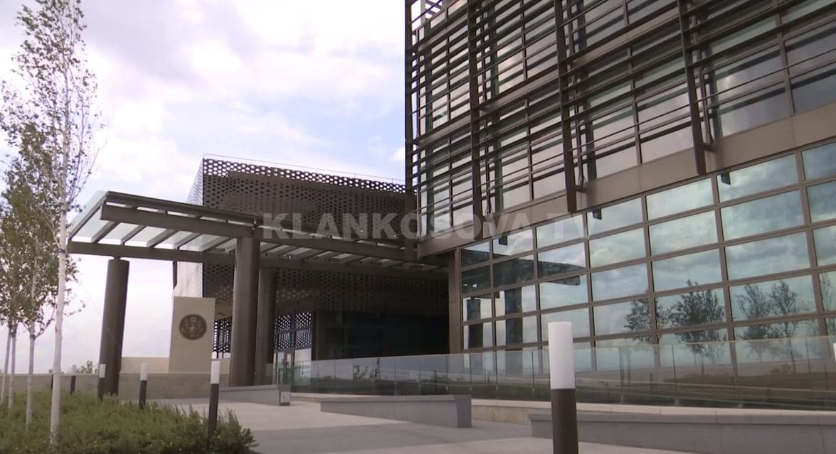 Liderët kosovarë, vet në Washington, vartësit në ambasadë (VIDEO)