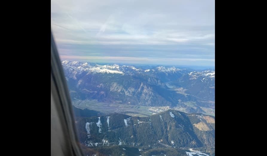 Pacolli me aeroplan, në kërkim të borës (FOTO)
