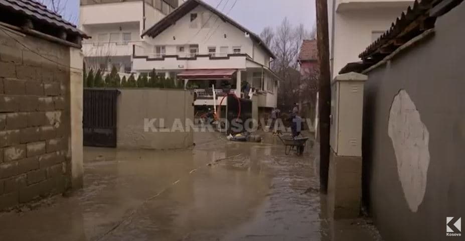 Vërshimi i Mitrovicës, “mbyten” 25 shtëpi të komuniteteve (VIDEO)