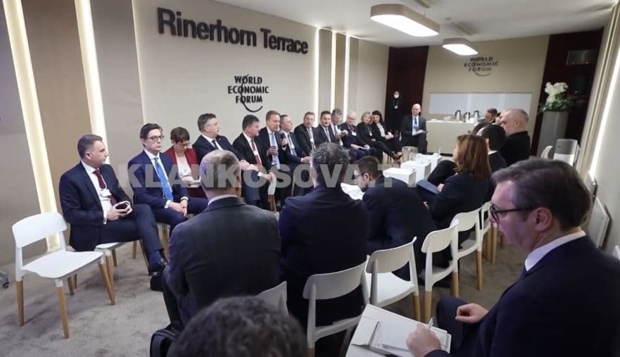 Përbuzja në Davos - Historia e shpërfilljes ndërkombëtare ndaj Vuçiqit (VIDEO)