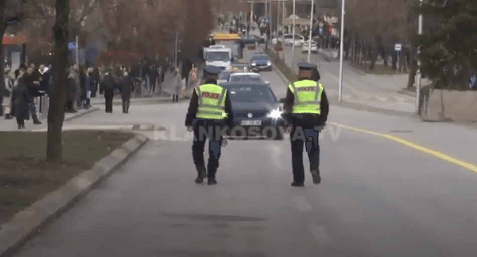 Sheshi i presidentit, autobusë e taxi midis qytetarëve (VIDEO)