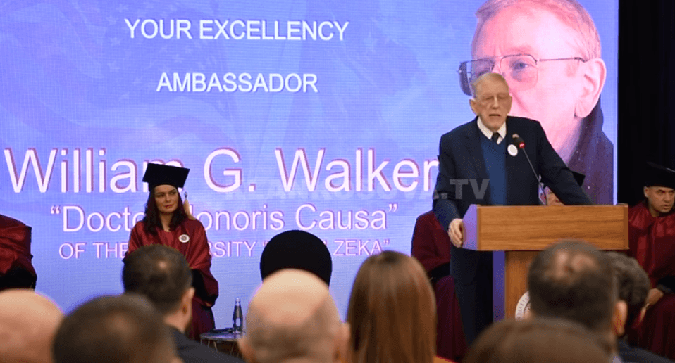 William Walker nderohet në Pejë (VIDEO)
