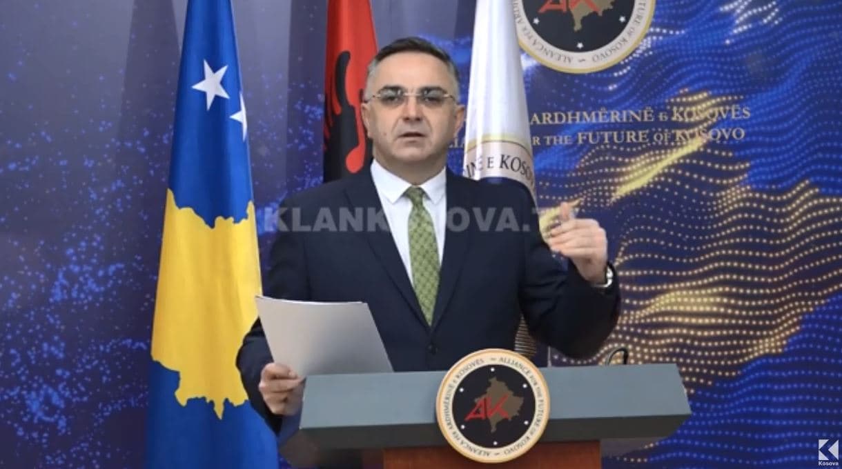 AAK përvjel mëngët, Ligji për Paga në Kushtetuese nëse koeficienti është më pak se 129 euro (VIDEO)