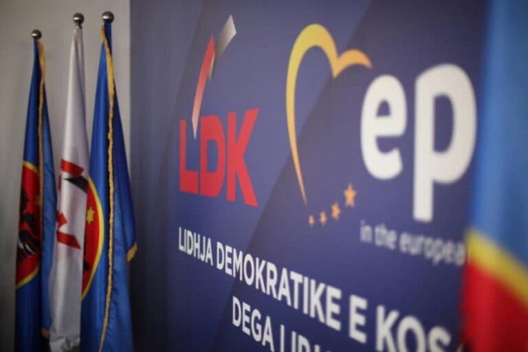 LDK: Qeveria i mashtroi qytetarët me pagat