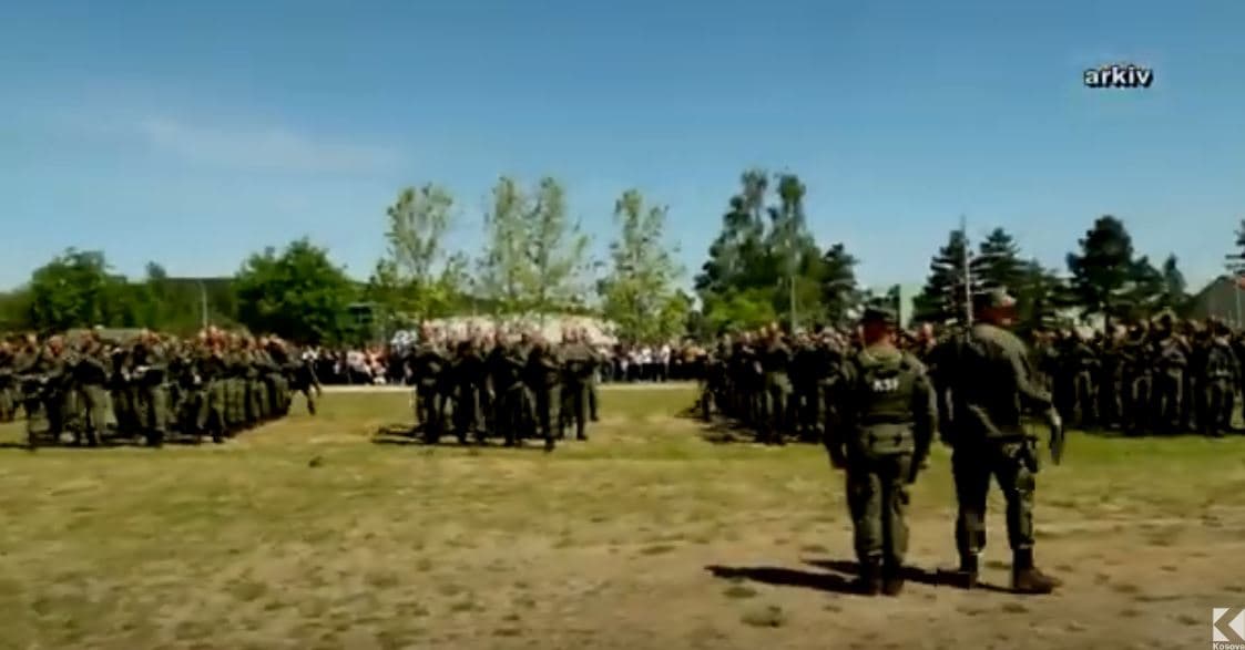 2 mijë veta duan të bëhen ushtarë (VIDEO)