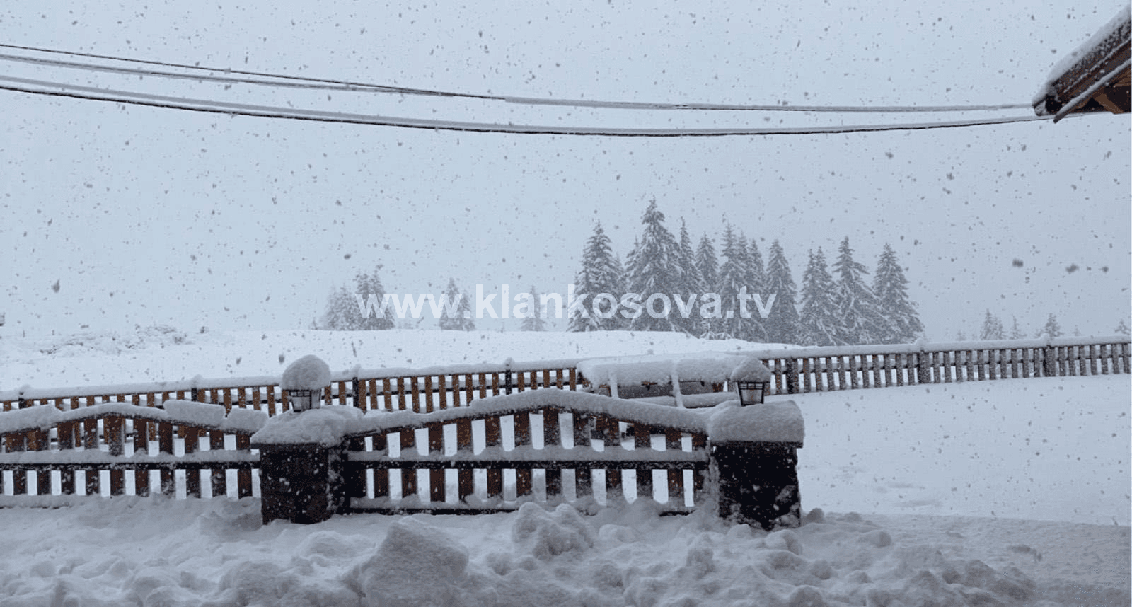 Stanaj i Rugovës mbulohet i tëri nga bora (FOTO+VIDEO)