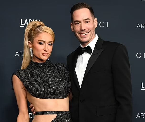 Surprizë, Paris Hilton bëhet nënë për herë të parë (FOTO)