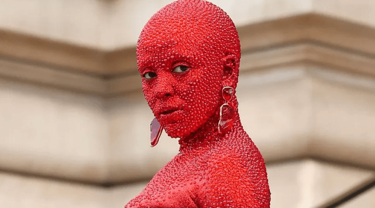 Doja Cat befason me paraqitjen, 30 mijë kristale në shfaqjen e Schiaparellit