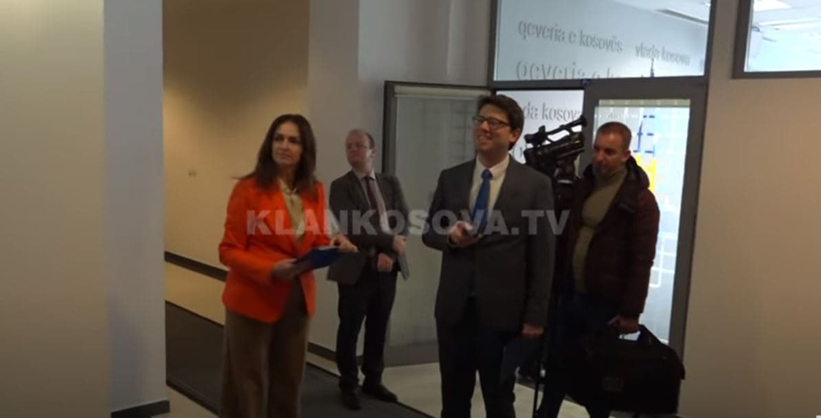 Detaje nga bojkoti mediatik i konferencës së Muratit dhe Nagavcit (VIDEO)