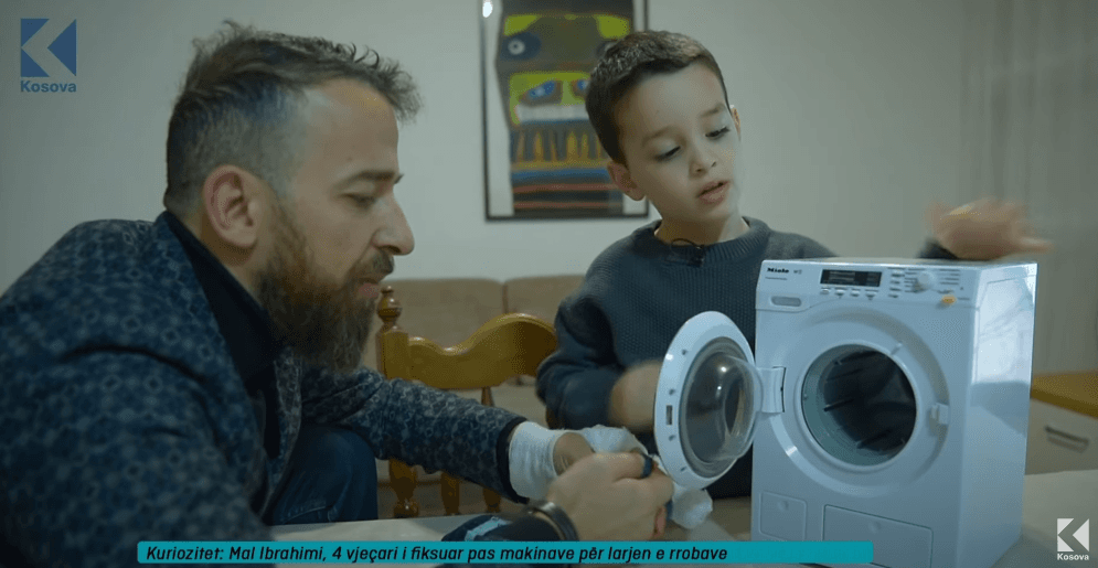 Mal Ibrahimi, 4 vjeçari i fiksuar pas makinave për larjen e rrobave (VIDEO)