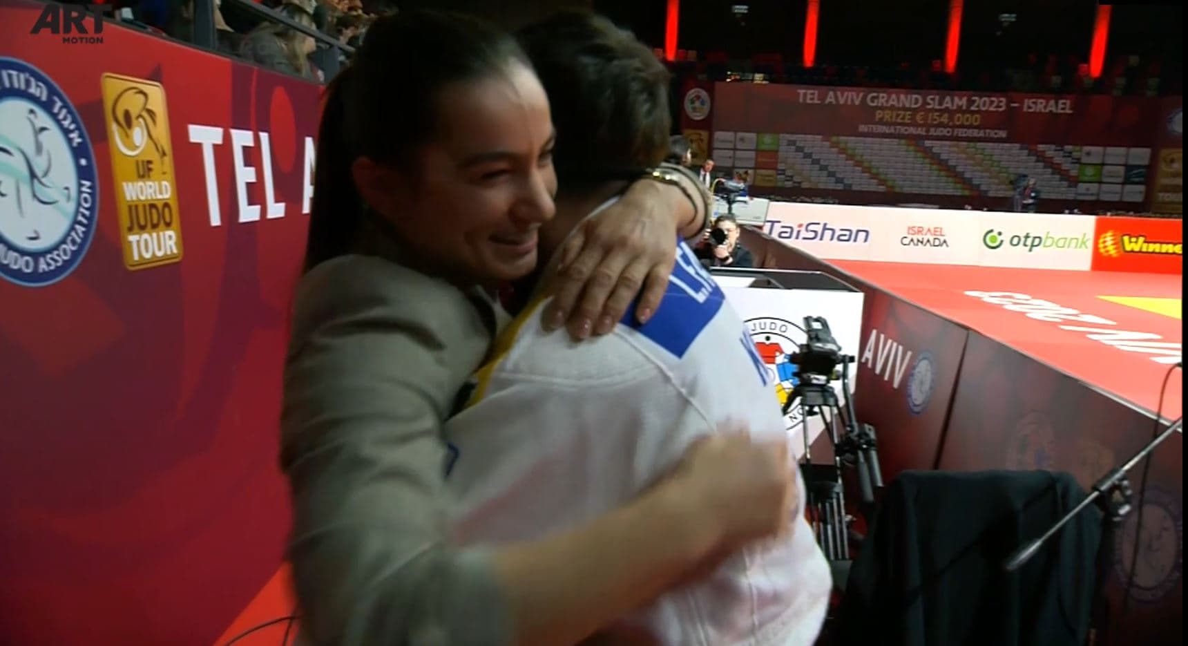 Momenti kur Laura Fazliu fiton medaljen në Izrael (VIDEO)