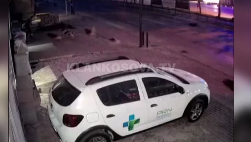 Qentë e tmerrojnë qytetarin në Pejë (VIDEO)