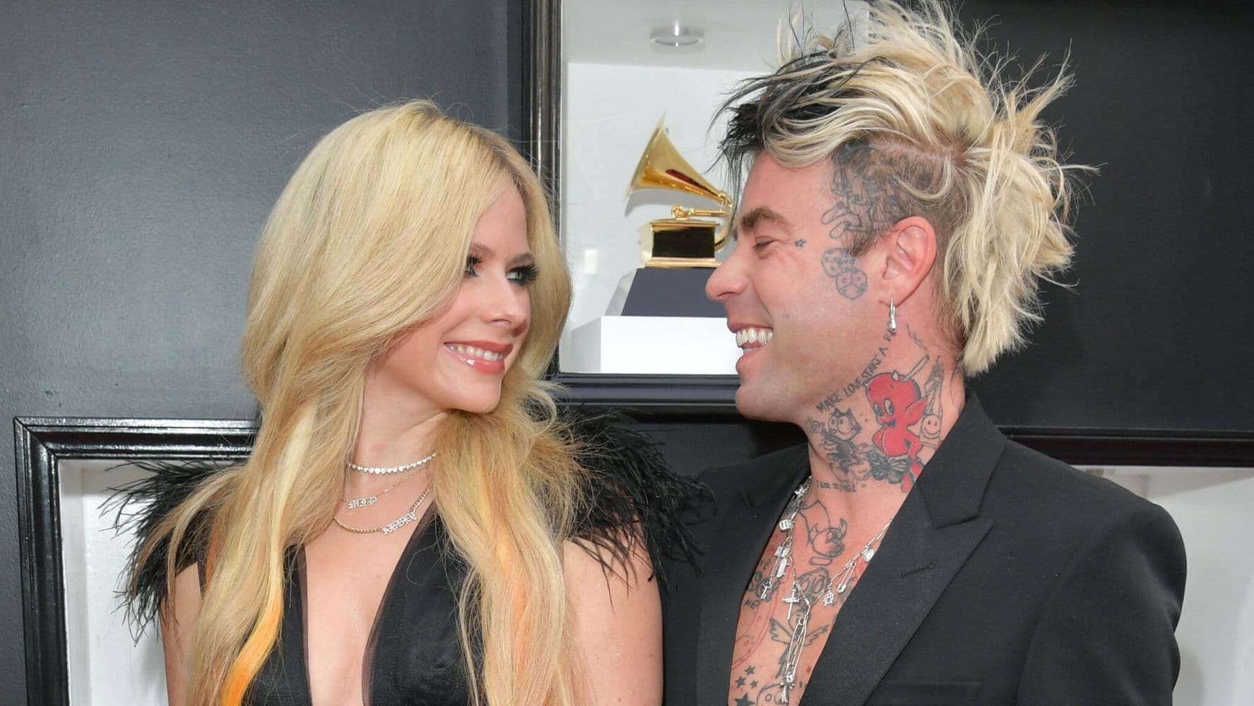 Avril Lavigne dhe Mod Sun ndahen një vit pasi u fejuan