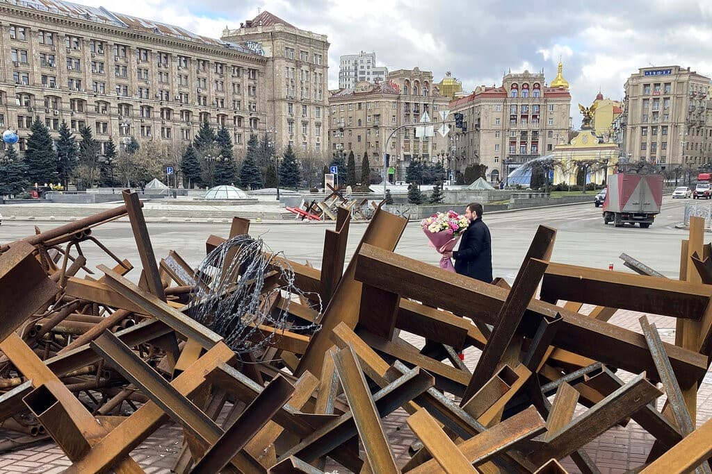 Ukrainasit shijojnë shpërqendrimin nga Rusia, me dashuri (FOTO)