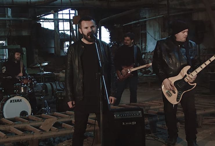 "I abuzuar" - bendi NFRON iu dedikon këngë çlirimtarëve (VIDEO)