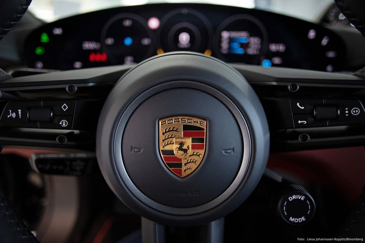 U vodh në Suedi e u çmontua në Fushë-Kosovë – “Porsche” rikthehet në gjendjen e mëparshme (VIDEO)