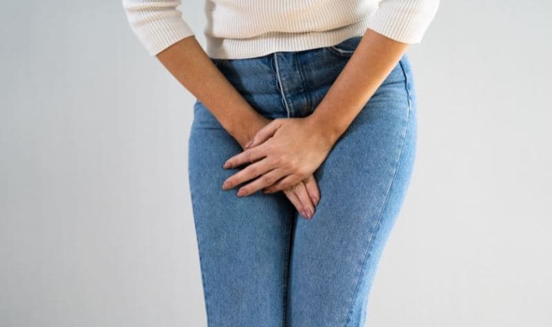Ekspertët shëndetësorë tregojnë pse kurrë nuk duhet të urinoni "për çdo rast"