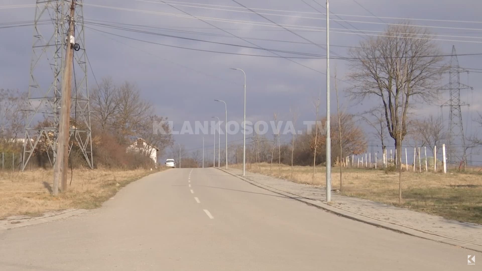 Katër persona hynë për të vjedhur në një shtëpi në Ferizaj, policia kap njërin në flagrancë (VIDEO)