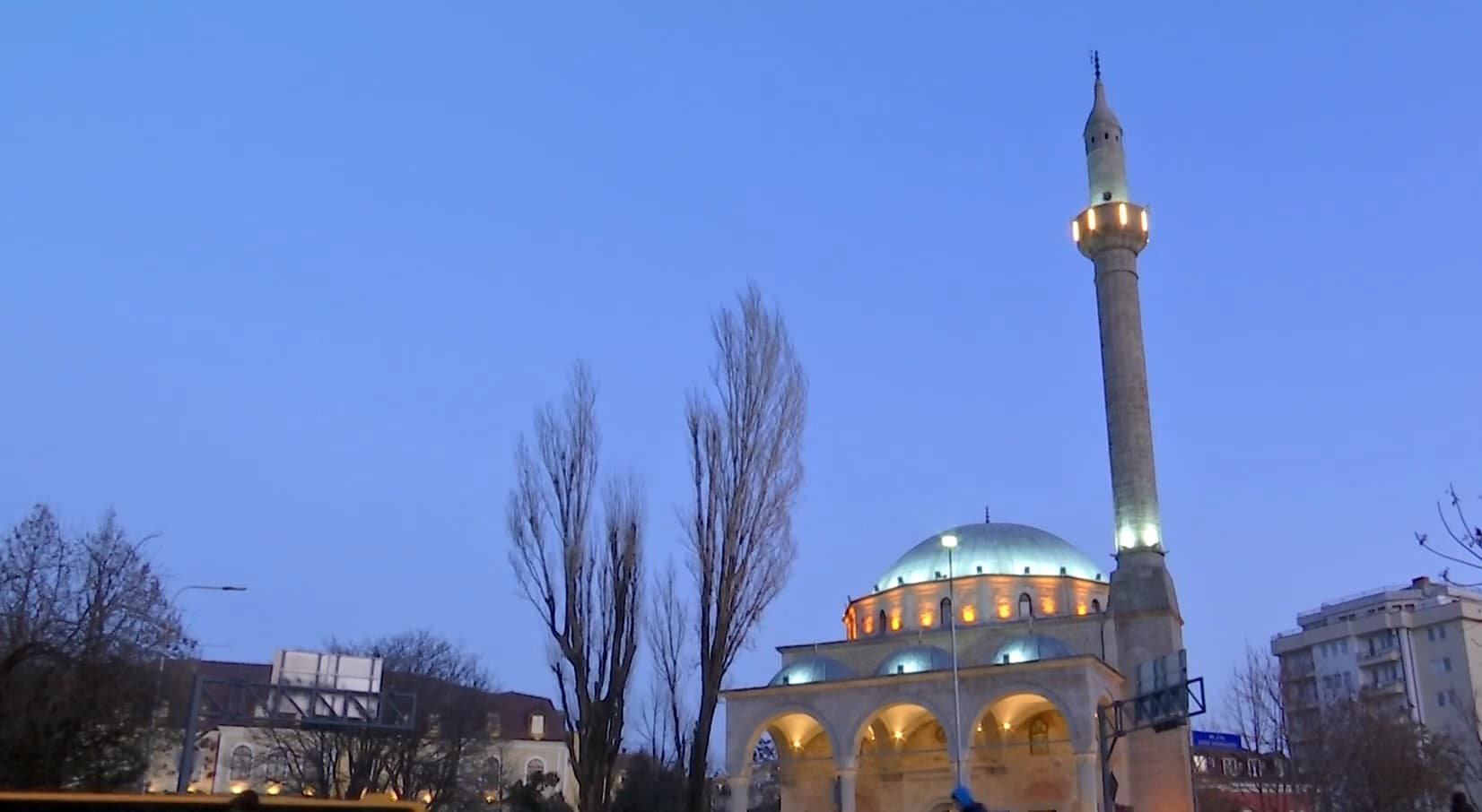 Xhamia e Çarshisë, gati për besimtarët (VIDEO)