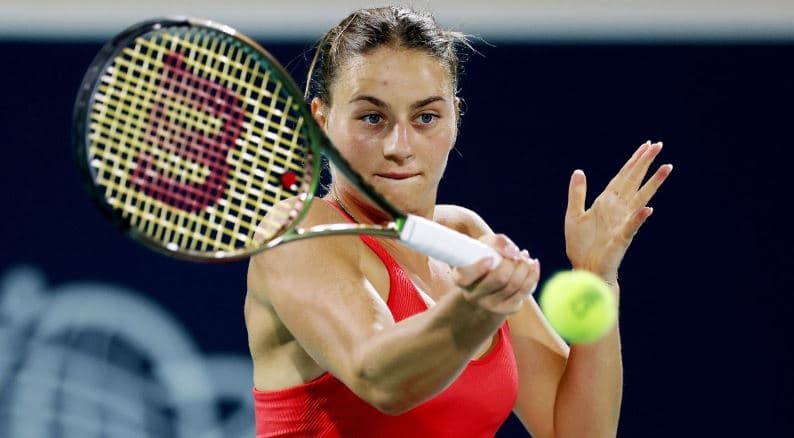 Tenistja ukrainase shpërfill kundërshtaren ruse pasi fitoi turneun WTA