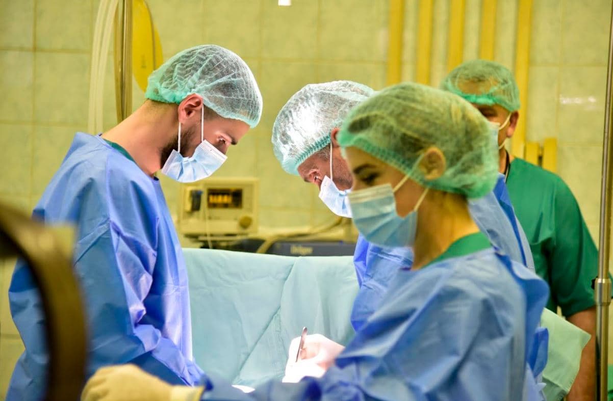 Kryhet një operacion i rrallë në Spitalin e Pejës