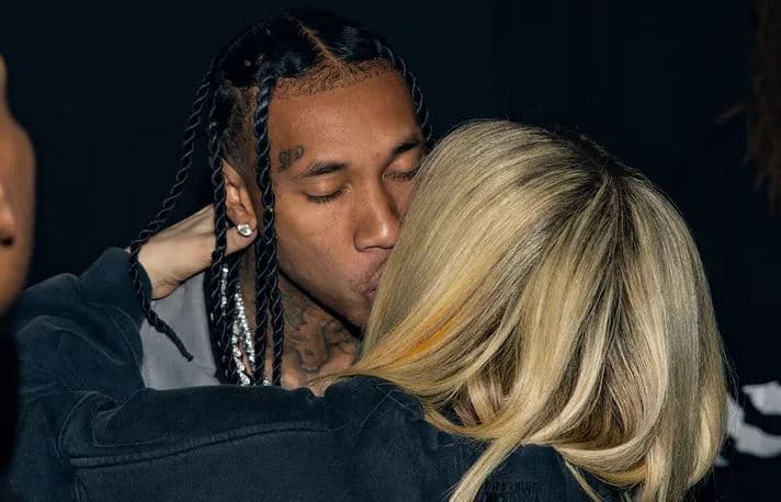 Avril Lavigne merr një dhuratë të shtrenjtë nga Tyga (FOTO)