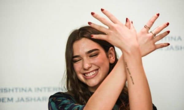 Dua Lipa kërkon të mbahet premtimi për liberalizimin e vizave 