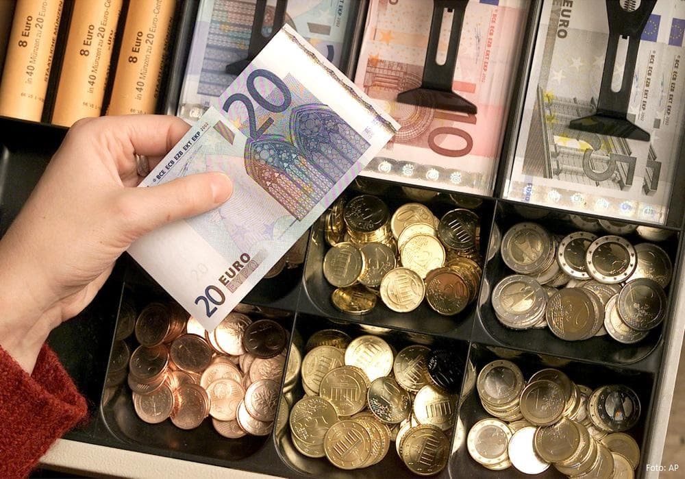 AVONET: Bllokimi i bartjes së të hyrave vetanake të komunave, shkelje kushtetuese