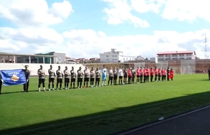 Kosova pa mëshirë, e shkel Shqipërinë (VIDEO)