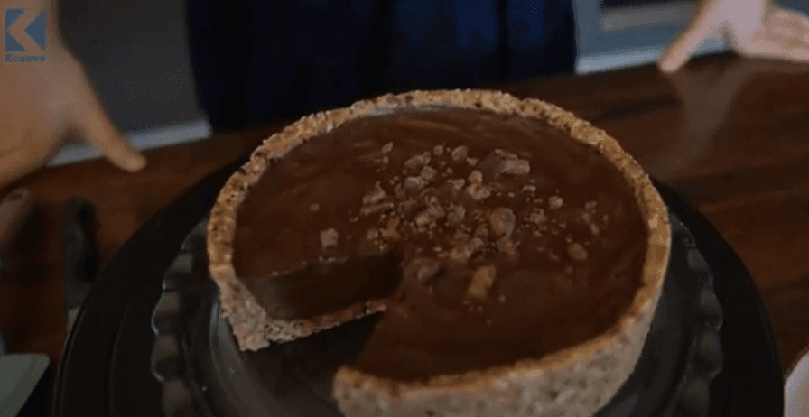 Si përgatitet torta vegane me avokado (VIDEO)