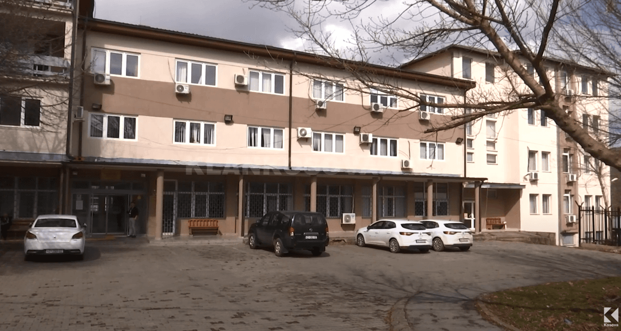 Gjykata Themelore e Mitrovicës bart 83 lëndë nëpër gjykatat tjera, ankohen avokatët (VIDEO)