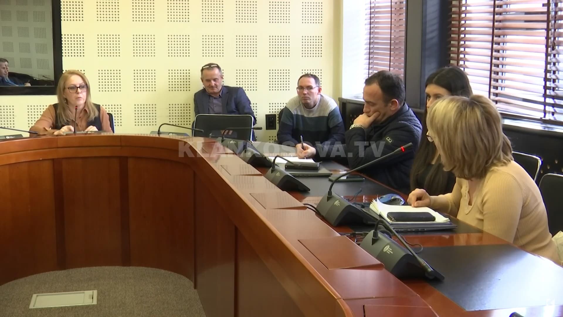 LDK e VV përplasen për vjedhjen e 2.1 milionëve dhe mostrat e Deharit (VIDEO)