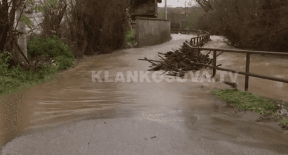 Mbrojtja nga vërshimet: Vushtrria nis pastrimin e lumenjve (VIDEO)
