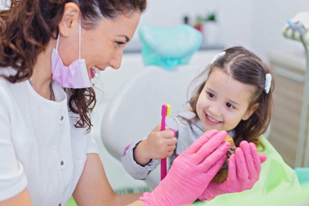 ​Ujkani thotë që vizitat e fëmijëve para moshës 3 vjeçare te dentisti duhet të bëhen të detyrueshme
