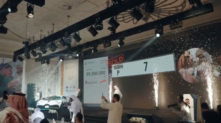 Një targë veturash shitet për 15 milionë dollarë në një ankand në Dubai
