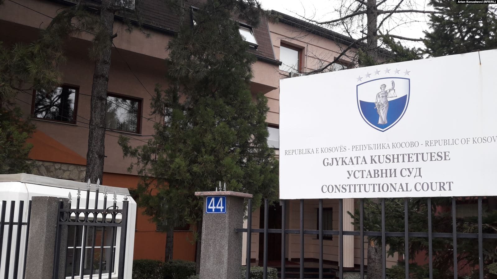 Kushtetuesja i jep të drejtë Supremes: Pro kompensimit të qytetarëve për rrymën në veri