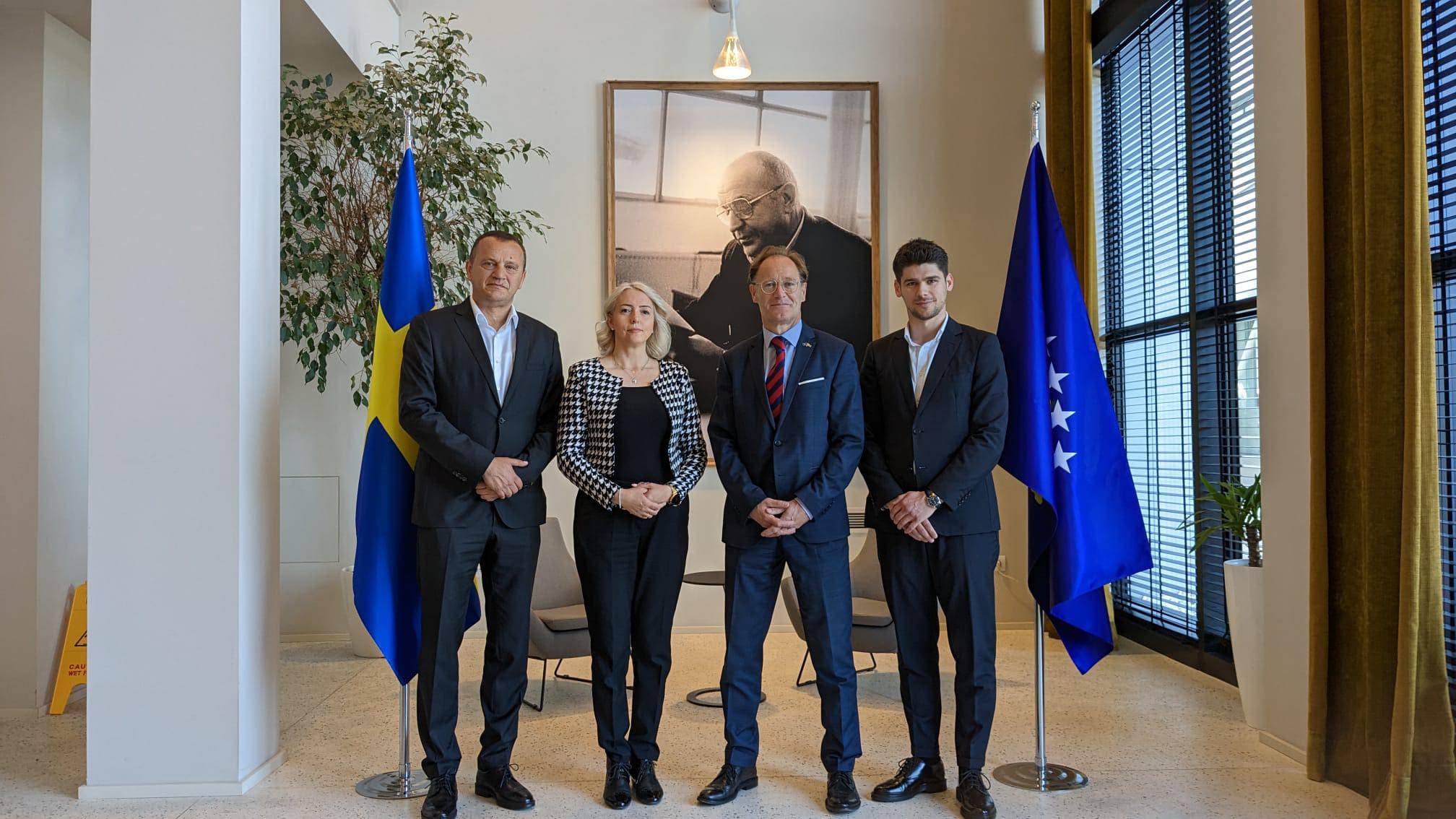 Ambasadori suedez qëndron në Devolli Corporation, viziton njësinë Prince Caffe
