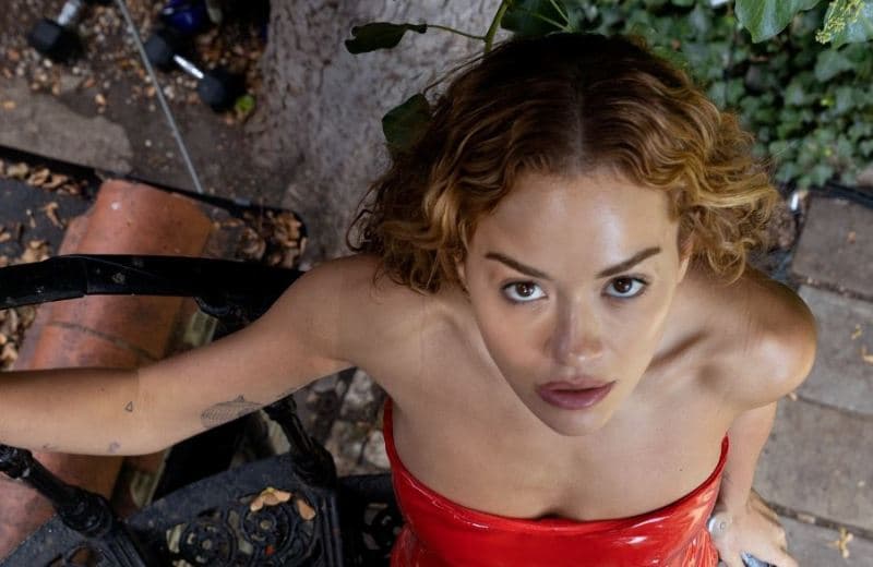 Rita Ora zbulon grindjen që pati me bashkëshortin, shkak ishte grimi