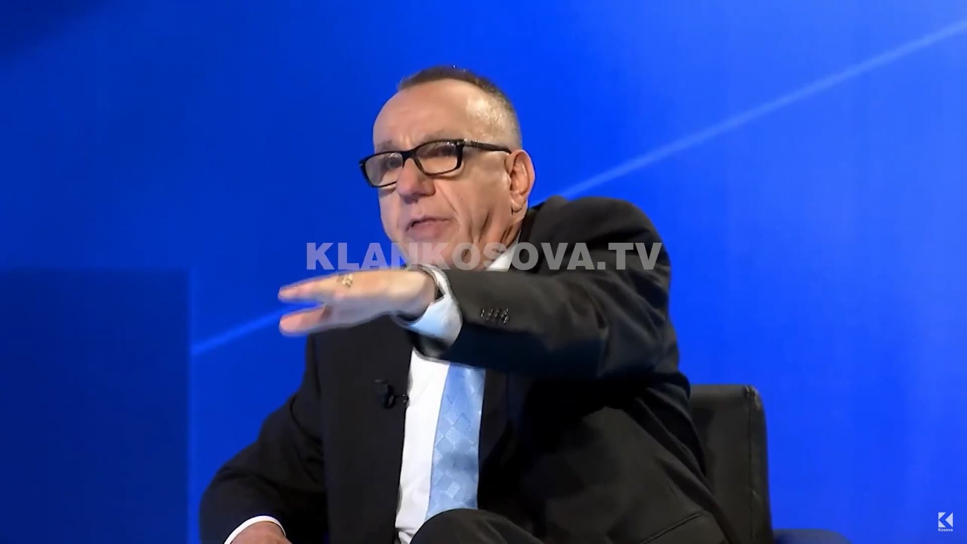 Hasani: Osmani ta dorëzojë mandatin nëse Kushtetuesja i rrëzon dy deputetët (VIDEO)