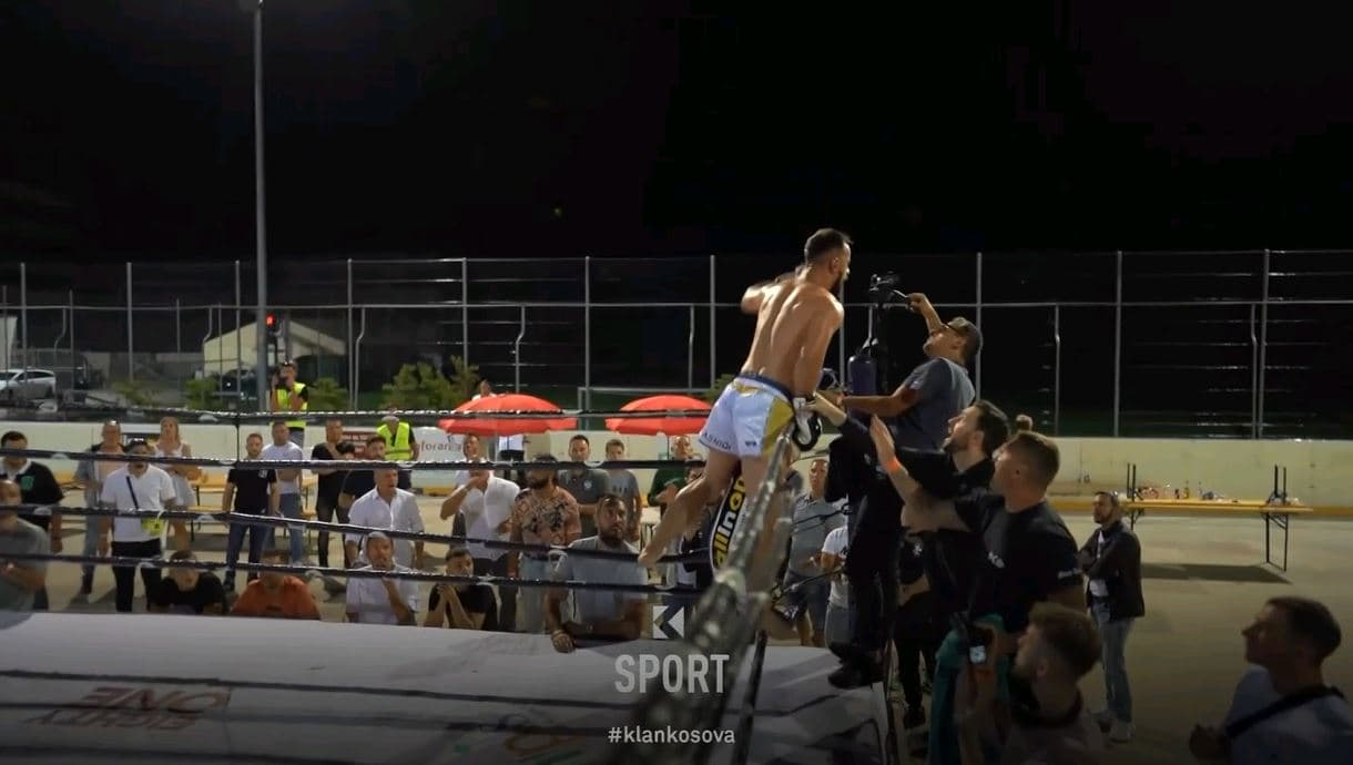 Azdren Krasniqi, kickboksieri kosovar që e fitoi meçin ndaj rumunit për 35 sekonda (VIDEO)