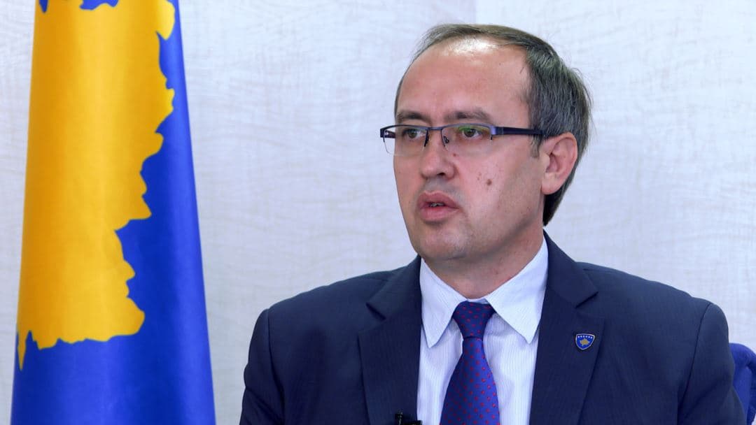 Hoti: Pasiguria politike dhe ekonomike po i largon investitorët e huajë dhe vendorë