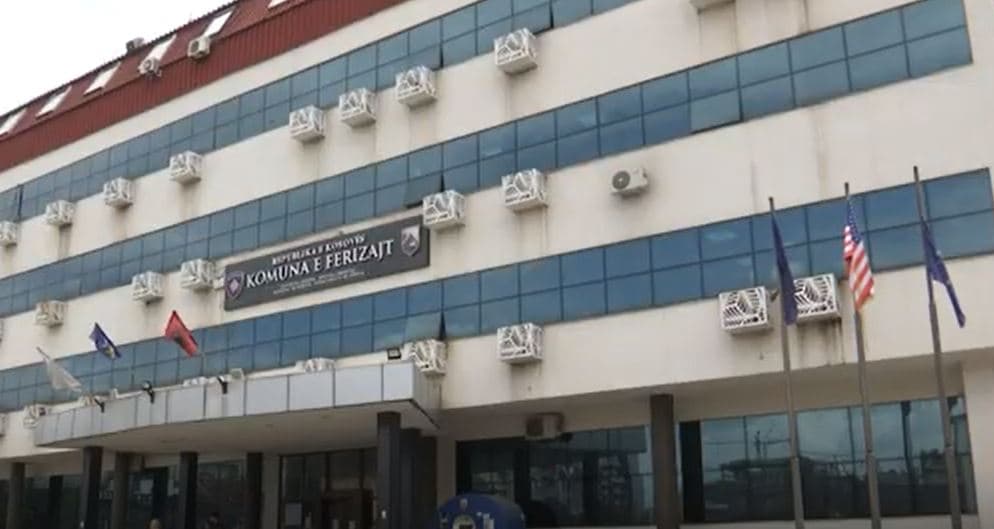 Familjarët e martirëve ferizajas duan memorial për 114 viktimat (VIDEO)