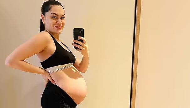 Jessie J bëhet nënë për herë të parë
