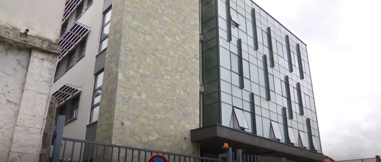 Ish-kryetari i Mitrovicës së Veriut e dorëzon çelësin e zyrës (VIDEO)