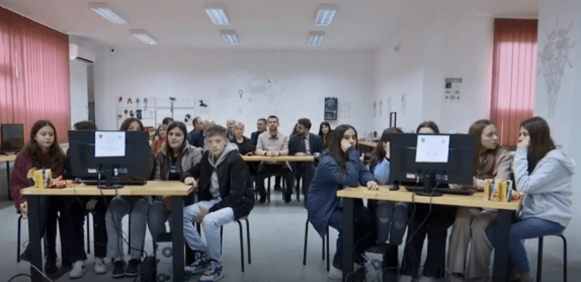 Komuna e Vushtrrisë organizon garë diturie për shkollat fillore dhe të mesme (VIDEO)