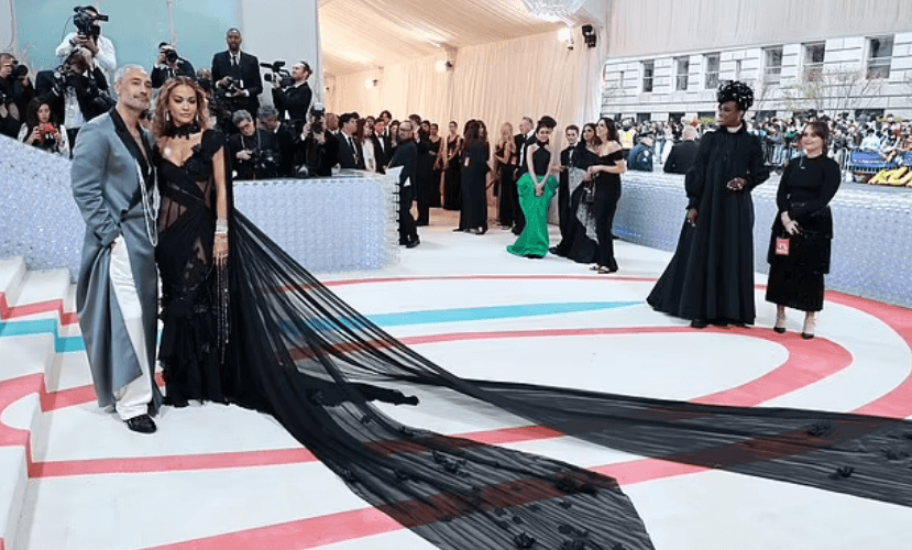 Rita Ora u shoqërua nga burri në eventin Met Gala (FOTO)